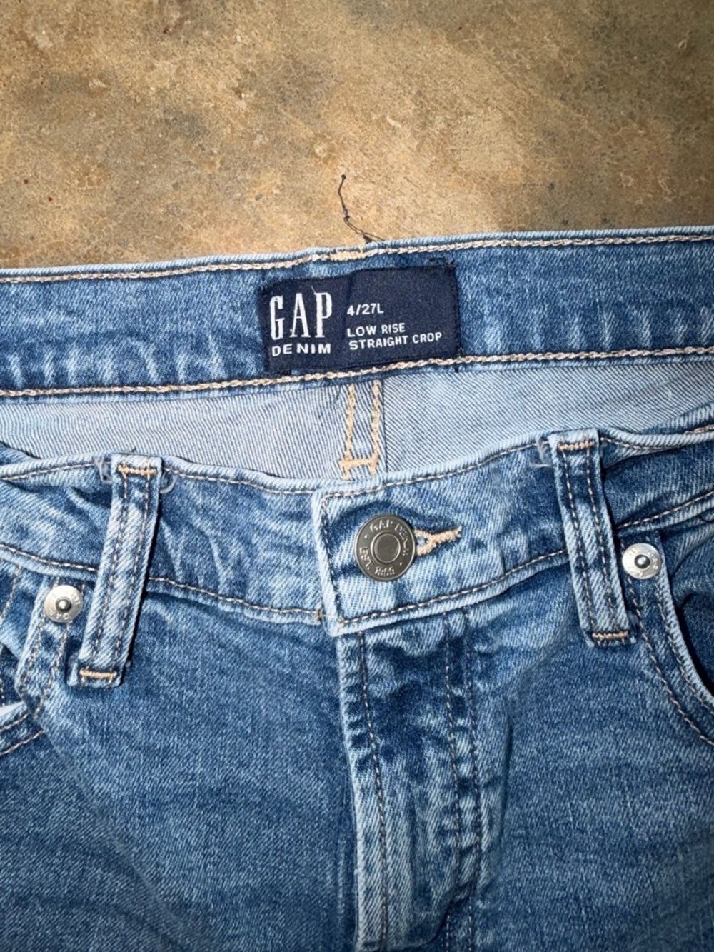 GAP Low Rise Straight Crop Jeans Distressed Raw Hem Medium Wash Size 27 - Picture 3 of 9